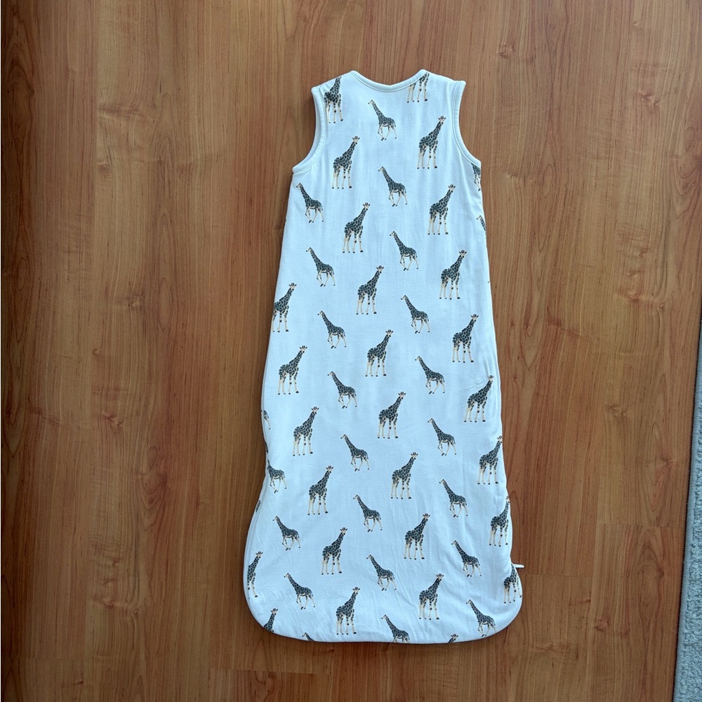 Kyte BABY 1.0 M Sleep Sack | Giraffe Print - Picture 3 of 10